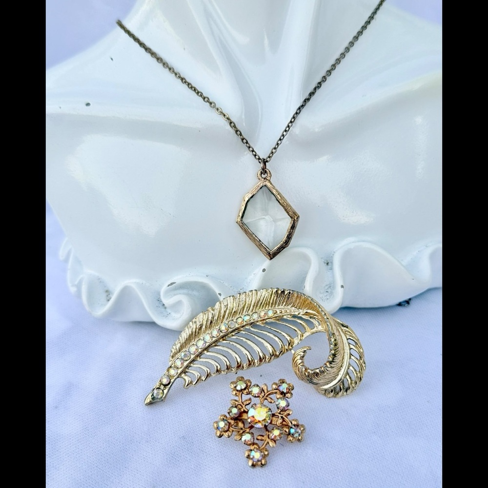 Vintage Gold Tone Jewelry Set AB Rhinestone Feather Brooch Star Pin Necklace
